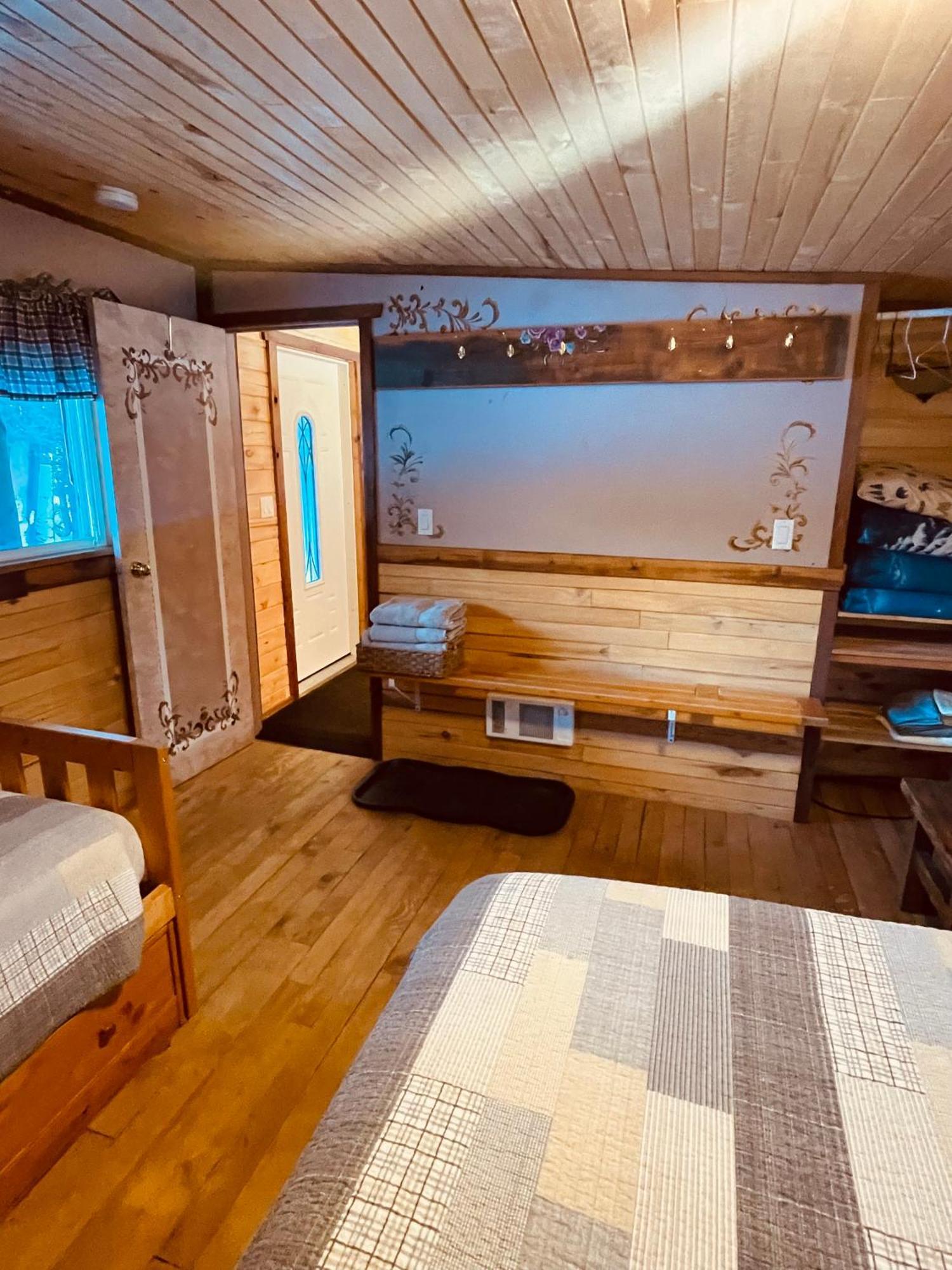Summit River Lodge & Campsites Valemount Buitenkant foto