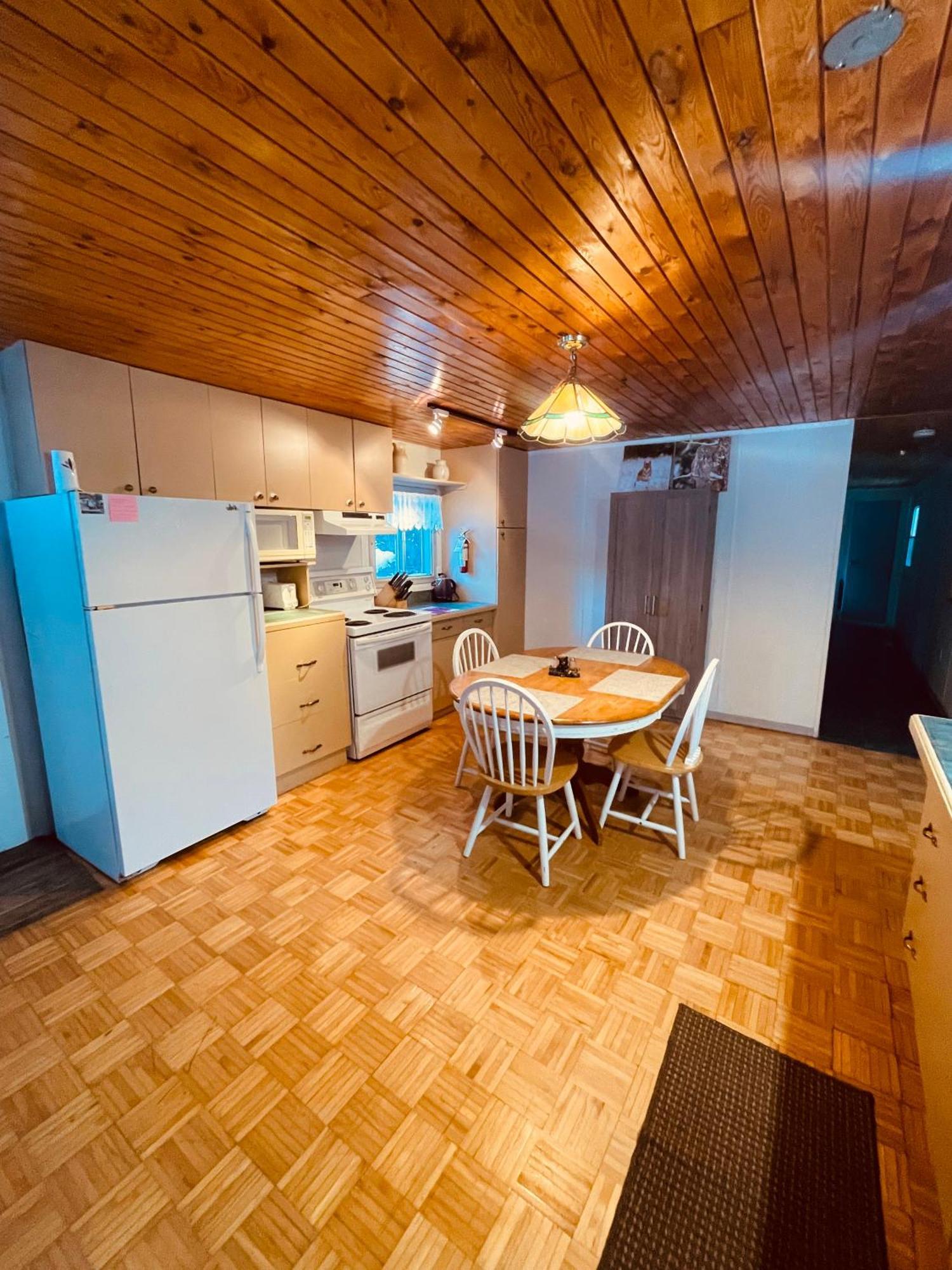 Summit River Lodge & Campsites Valemount Buitenkant foto