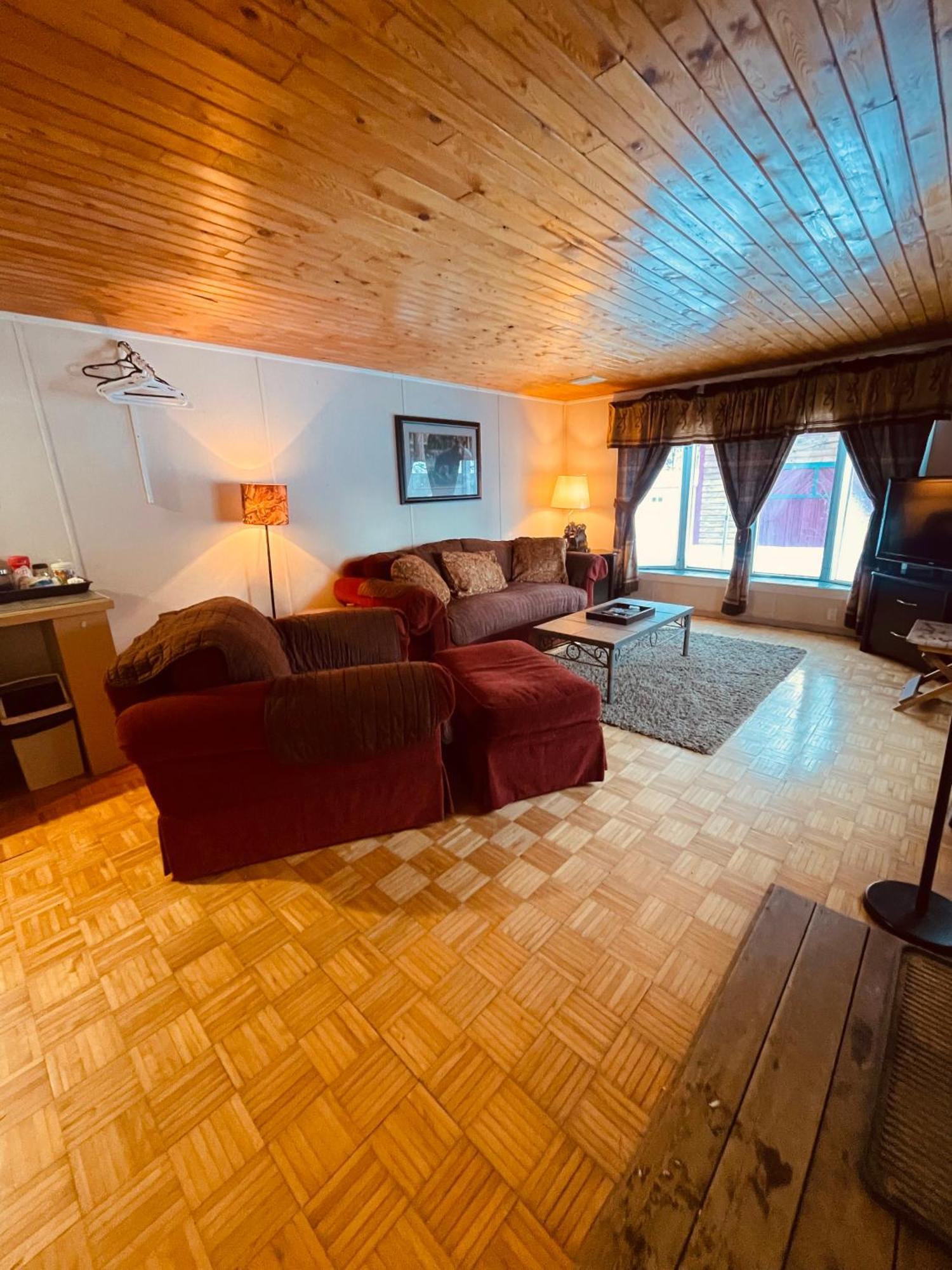 Summit River Lodge & Campsites Valemount Buitenkant foto